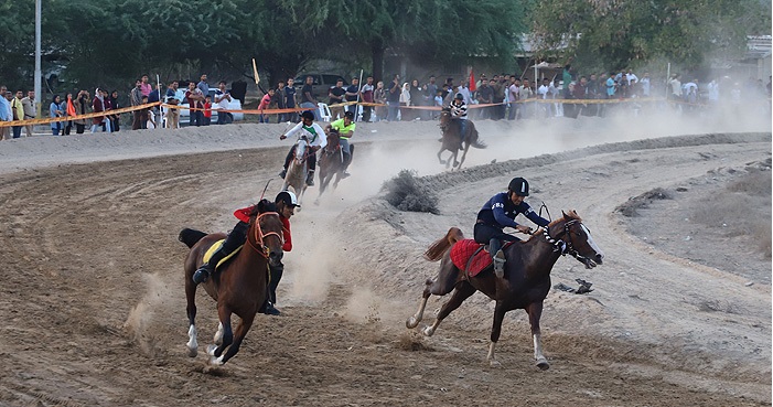 چهارمین کورس اسب دوانی جنوب کشور  در بندرعباس برگزار شد