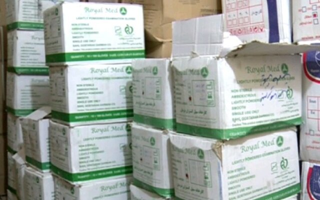 کشف ۲۳۷ هزار دستکش بهداشتی احتکار شده در بندرعباس
