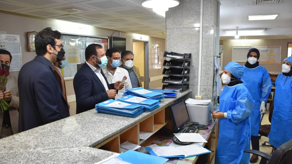 تجلیل رئیس کل دادگستری هرمزگان از مدافعان سلامت /  دستگاه قضایی از مطالبات قانونی کادر درمان حمایت می کند