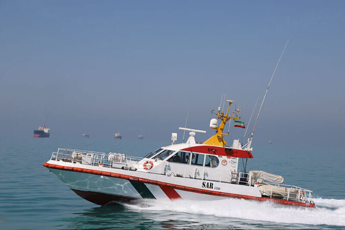 نجات ۲ صیاد پارسیانی گرفتار در طوفان در آبهای خلیج فارس
