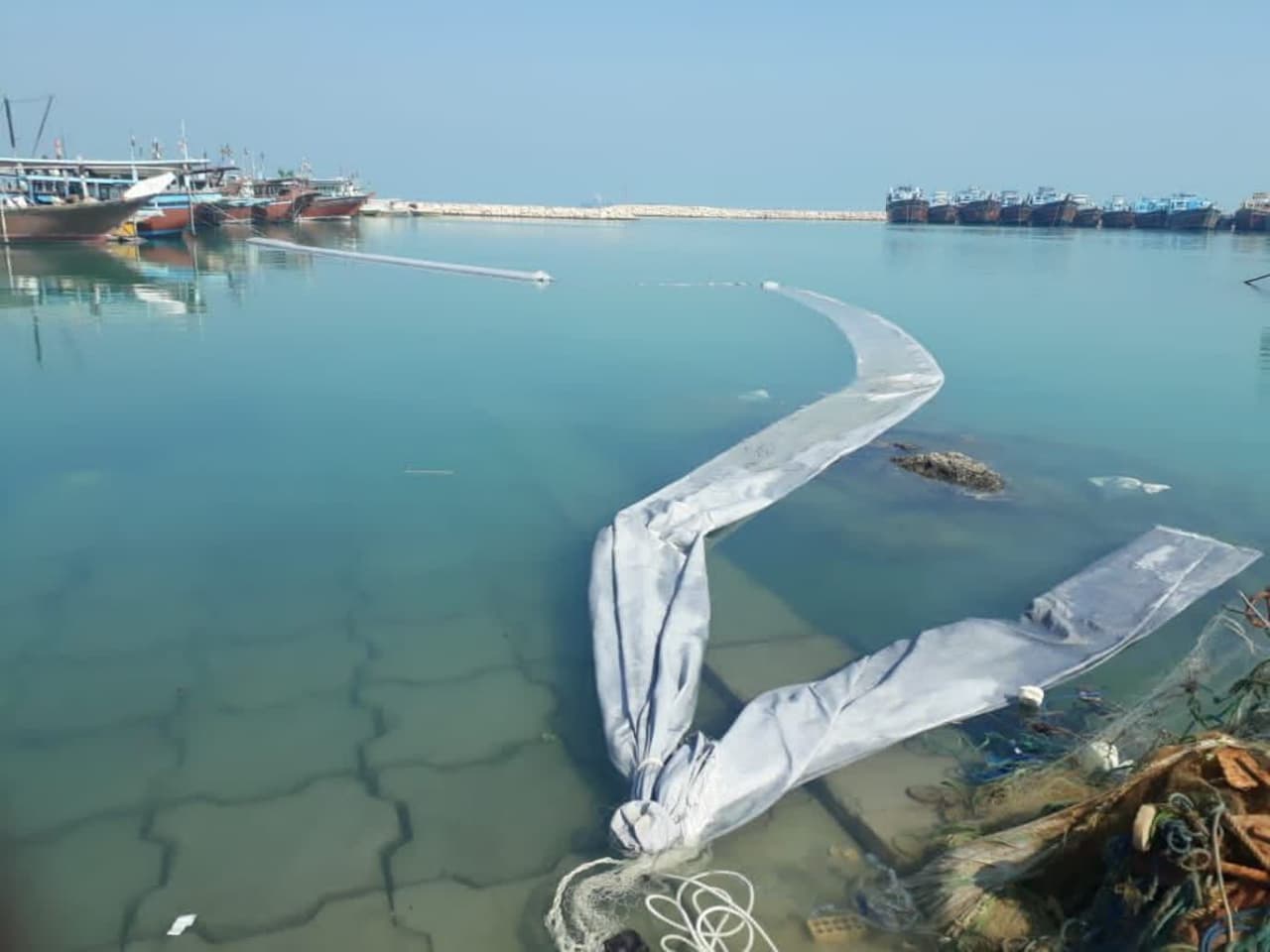 کشف ۱۱۵ هزار لیتر سوخت قاچاق از مشک ماری در آب‌های جزیره قشم