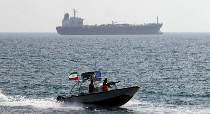 توقیف کشتی خارجی حامل ۱۲۵ هزار لیتر سوخت قاچاق توسط نیروی دریایی سپاه در خلیج‌فارس