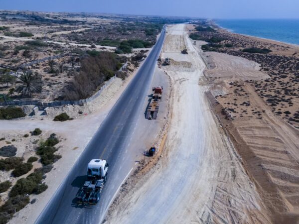 بهره برداری از ۲۰ کیلومتر پروژه تعریض جاده ساحل جنوبی تا نوروز