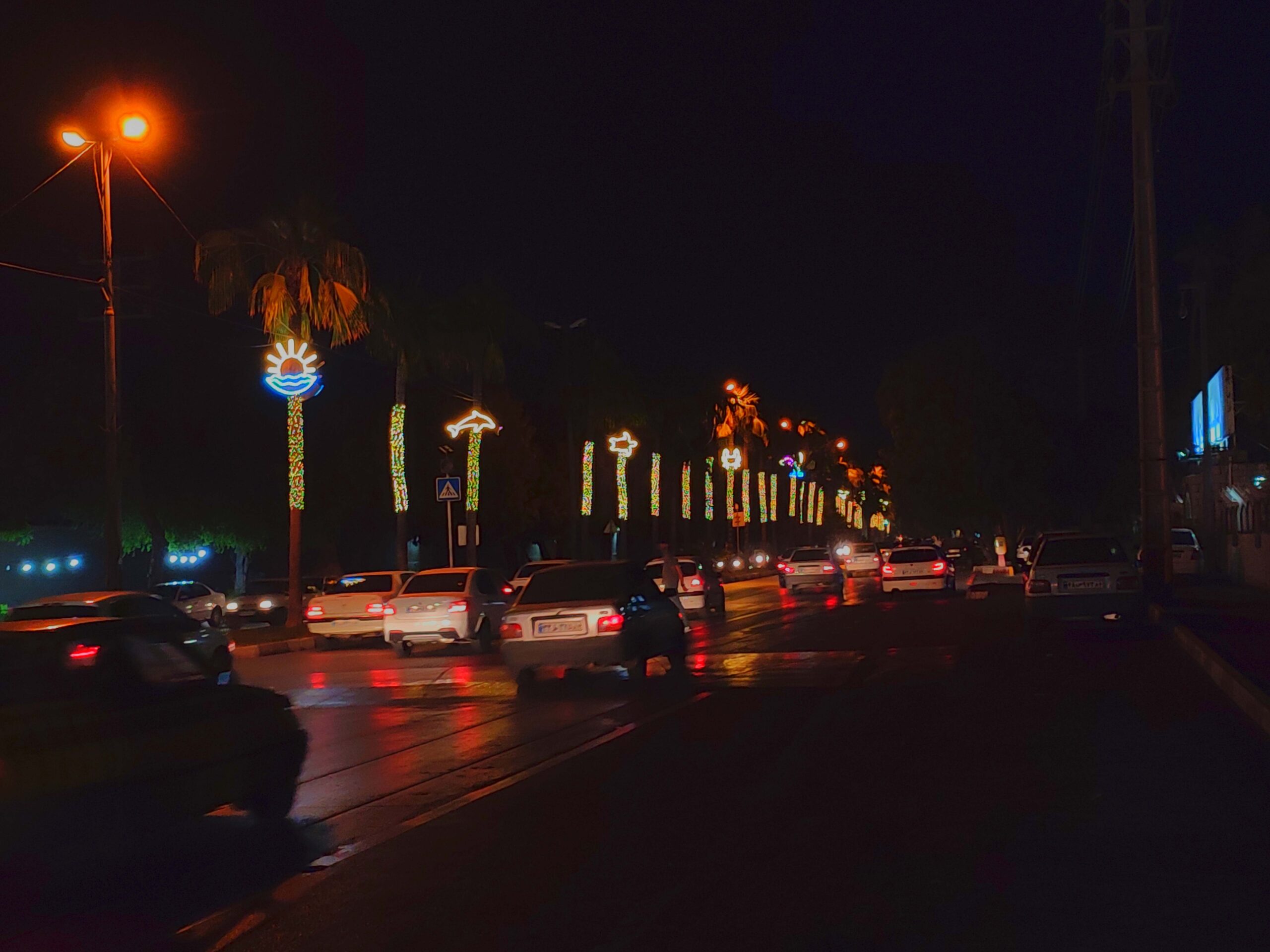اجرای پروژه نورپردازی در بلوار امام خمینی(ره)