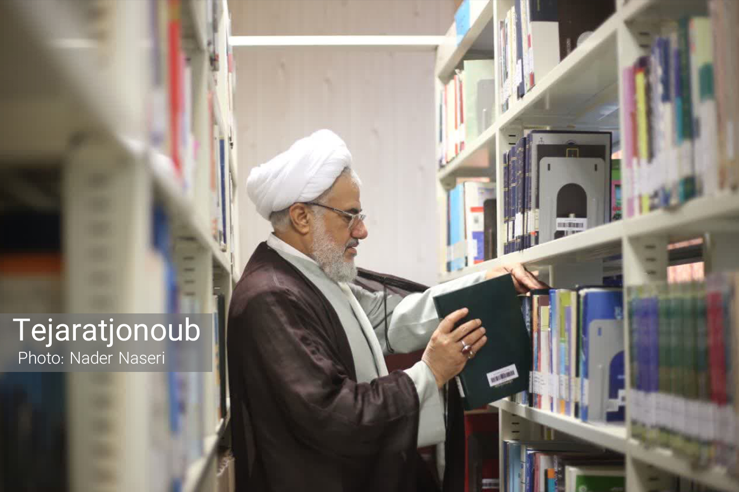 بازدید نماینده ولی فقیه هرمزگان از کتابخانه عمومی/ ۵۰۰ رویداد فرهنگی به مناسبت روز کتابخوانی