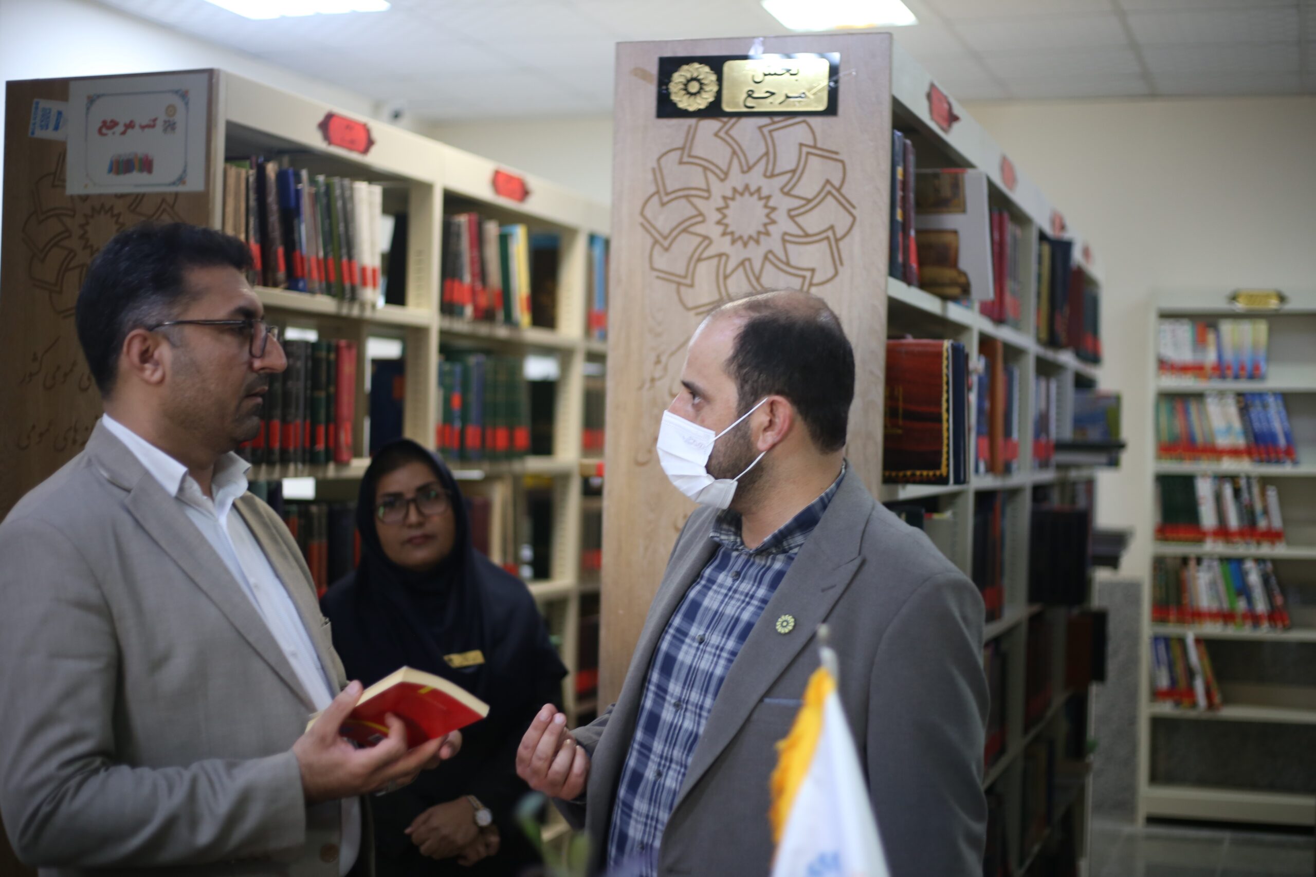 بازدید رئیس کل دادگستری از کتابخانه عمومی اندیشه آیت الله خامنه ای شهرک نور بندرعباس