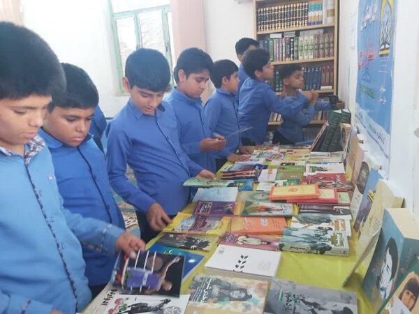 نمایشگاه «کتاب های امانی و گردشی» در کانون منتظران فرج روستای چهواز برپا شد