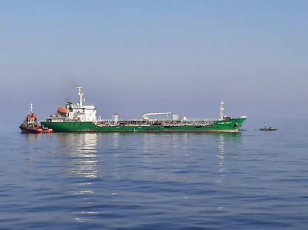 توقیف دو کشتی خارجی حامل میلیون‌ها لیتر سوخت قاچاق توسط نیروی دریایی سپاه در خلیج‌فارس