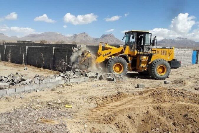 رفع تصرف ۹ هکتار از اراضی ملی در بخش فین استان هرمزگان