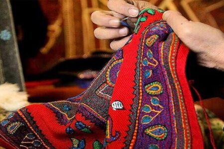 آلبوم ۱۰۰ اثر شاخص صنایع دستی استان سمنان تهیه می‌شود