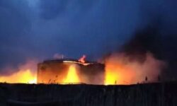 وقوع آتش سوزی در انبارهای نفت روسیه پس از حمله پهپادی