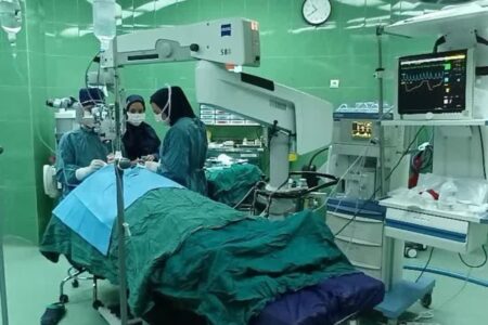پیوند قرنیه برای نخستین بار در بیمارستان امام خمینی (ره) آباده انجام شد