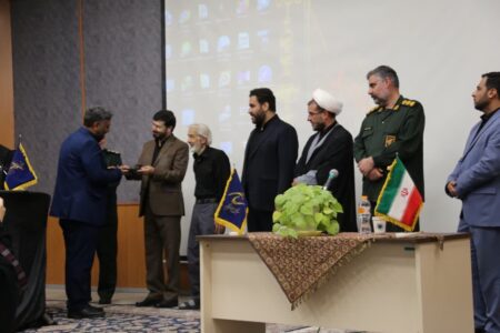 انقلاب اسلامی برگرفته از نهضت عاشورا است