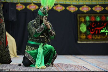 آیین سنتی تعزیه‌خوانی در تئاتر شهر قزوین اجرا می شود