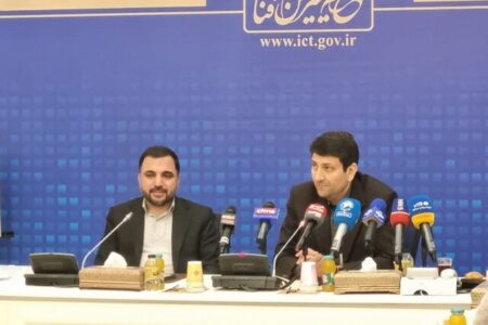 ستار هاشمی وزارت ارتباطات را از زارع‌پور تحویل گرفت