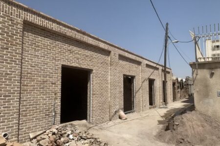 حجره‌های ضلع شرقی سرای تاریخی حاج‌رضا مرمت شد