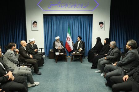 باید آثار هنری به منظور شناساندن فرهنگ ایثار و شهادت تولید شود