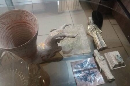 ۸۸ فقره اشیاء عتیقه از یک تبعه بیگانه کشف شد