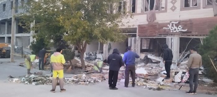 آواربرداری و رفع خطر در حسینیه ارشاد همدان انجام شد