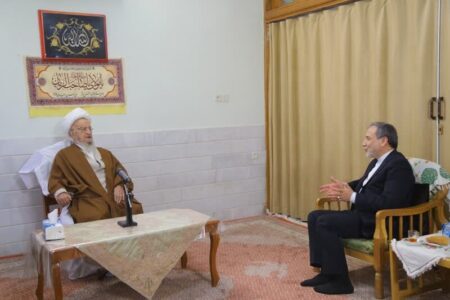 عراقچی با آیت‌الله مکارم‌ شیرازی‌ دیدار کرد