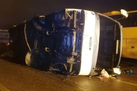 واژگونی اتوبوس ۲۸ مصدوم برجای گذاشت