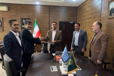 امضای قرارداد احداث کارخانه بزرگ تولید لباس در زندان بندرعباس با حضور رئیس دادگستری استان هرمزگان
