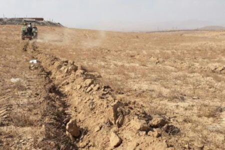اجرای کنتور فارو در ۱۲۰ هکتار از مراتع آشتیان آغاز شد
