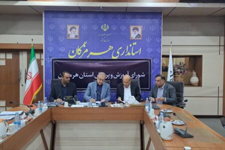 استاندار هرمزگان پای کار مدرسه‌سازی