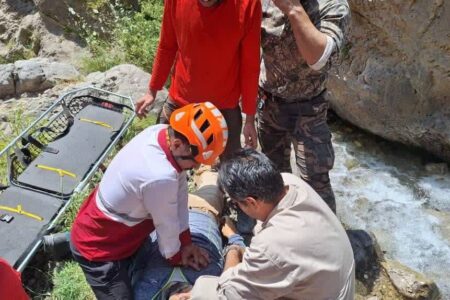 سه کوهنورد مصدوم در تنگستان بوشهر نجات یافتند