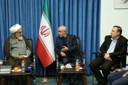 باید از ساده‌ زیستی شهدا الگو بگیریم