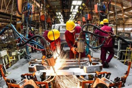 تسهیلات به واحدهای تولیدی وصنعتی به موقع پرداخت شود