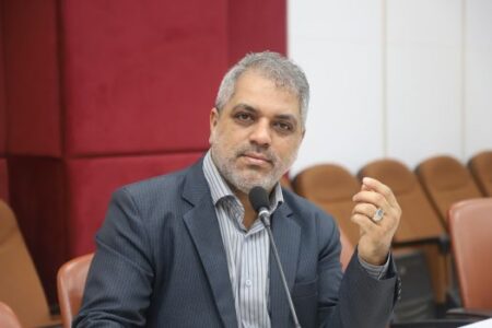 مدیران و انجمن‌های اولیا و مربیان از تغییر رنگ و فرم لباس در سال تحصیلی جدید خودداری کنند