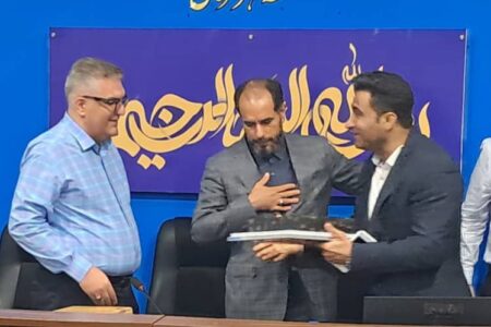 تجلیل از خدمات آقای محمد ربیعی در حوزه تأمین و توزیع فرآورده‌های نفتی