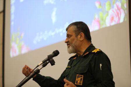 همه پاسداران و بسیجیان، همچون مالک اشتر، حافظان نظام و انقلاب اسلامی هستند