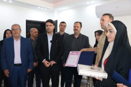 تحویل اسناد مالکیت و کلید ۴۹۷۲ واحد نهضت ملی مسکن در قزوین همزمان با حضور رئیس‌جمهور
