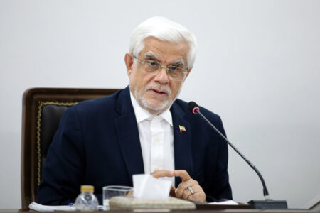 عارف: پیروزی در جنگ چهل‌روزه ثمره مکتب خامنه‌ای است