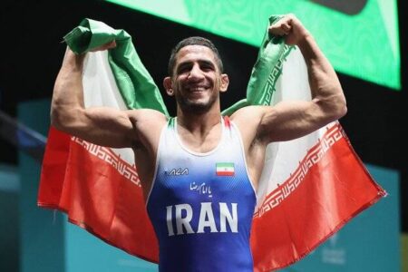 با اعلام اتحادیه جهانی کشتی؛ رحمان عموزاد مسلط‌ترین کشتی‌گیر ۲۰۲۵ شد