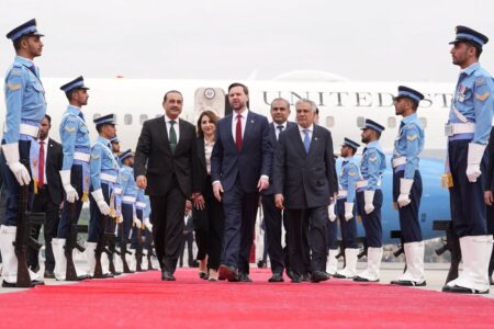 وزیر خارجه پاکستان: اسلام‌آباد برای تسهیل توافق ایران و آمریکا آماده است