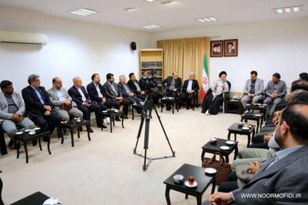 چرخه اقتصاد با در نظر گرفتن هر دو عنصر کارفرما و کارگر می‌چرخد