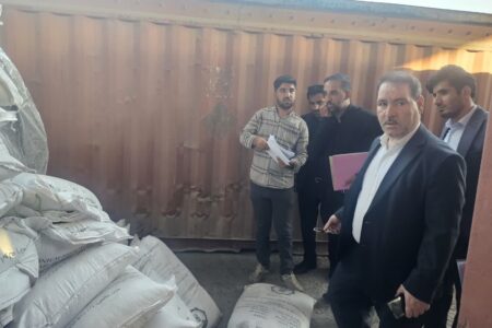 کشف بیش از ۳۵۰ تن کود شیمیایی احتکار شده در بندرعباس