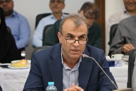معاون اقتصادی استاندار هرمزگان: قرارگاه اقتصادی مانع اختلال در تجارت کشور شد/ ترخیص ۱۰۰ هزار کانتینر در دوران جنگ