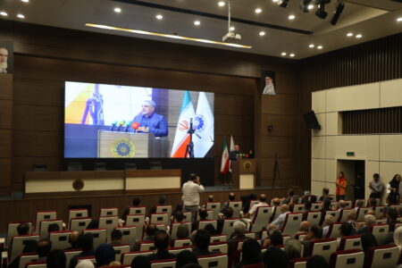 دبیر اتاق بازرگانی هرمزگان تکریم شد؛ پیام رضایی راهی منطقه آزاد قشم شد