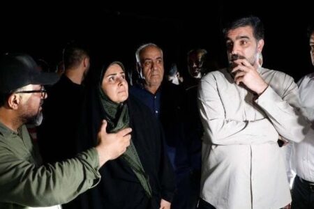 بازدید شبانگاهی وزیر راه و شهرسازی از محورهای مواصلاتی هرمزگان