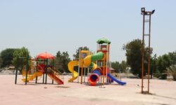نصب ست‌های بازی کودکان در بوستان حضرت رقیه (س) با حمایت خیرین و اجرای سازمان آرامستان بندرعباس
