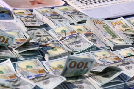 کشف پرونده ۹۹۰ میلیارد ریالی تخلف تعهد ارزی در یزد