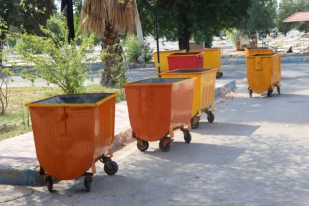 در راستای ارتقای منظر شهری؛ بازسازی و بهسازی تجهیزات نظافتی در آرامستان بندرعباس به بهره‌برداری رسید