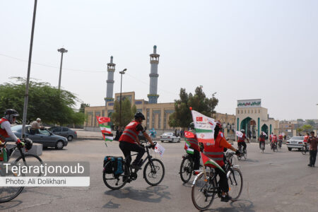 دوچرخه‌سواران ترکیه‌ای با یاد شهدای مدرسه شجره طیبه وارد بندرعباس شدند + فیلم